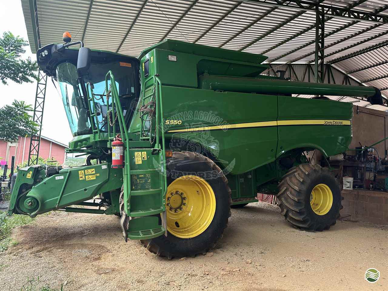 COLHEITADEIRA JOHN DEERE JOHN DEERE S550 Tavares Máquinas Agrícolas ORIZONA GOIAS GO